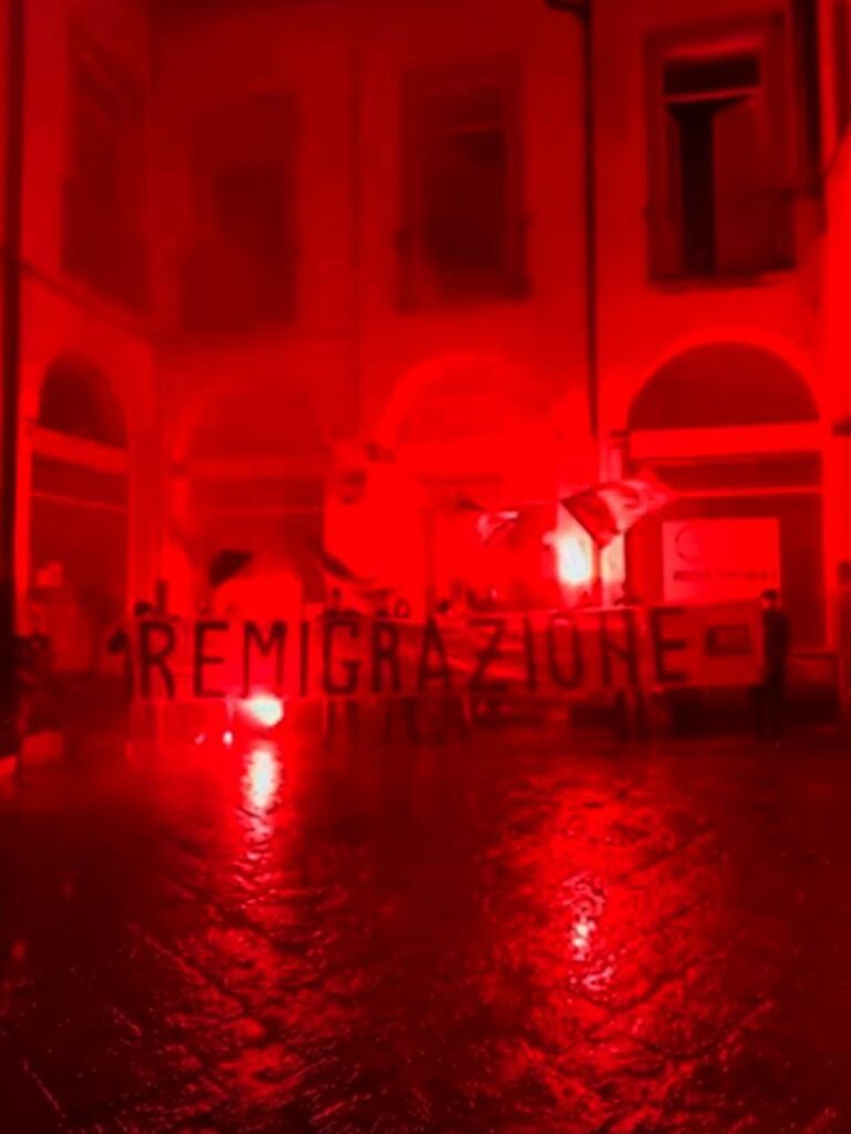 Napoli, il comitato Remigrazione e Riconquista denuncia l’ex centro d’accoglienza abbandonato: “Un simbolo di spreco”